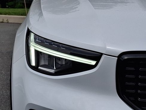 Certified 2023 Volvo XC40 B5 Plus w/ Protection Package Premier AWD/4WD image 9