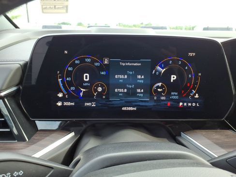 Used 2025 Chevrolet Tahoe LT AWD/4WD image 19