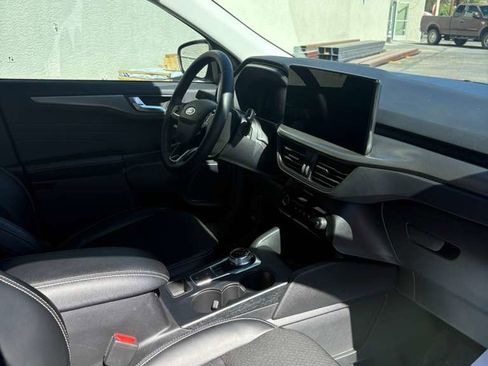 Used 2024 Ford Escape SE image 9