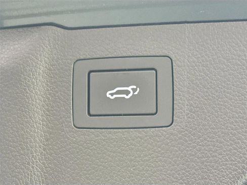 Used 2017 Hyundai Santa Fe SE Ultimate image 46