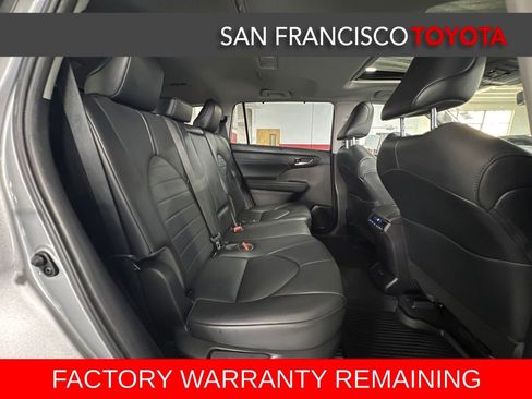 Used 2021 Toyota Highlander XLE AWD/4WD image 20