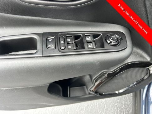Used 2023 Jeep Renegade Altitude AWD/4WD image 4
