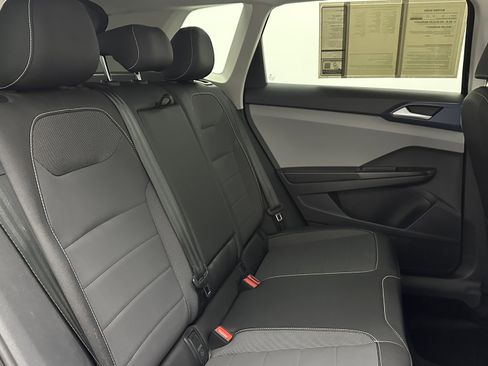 Used 2024 Volkswagen Taos SE image 31