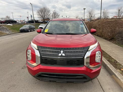 Used 2022 Mitsubishi Outlander ES image 2
