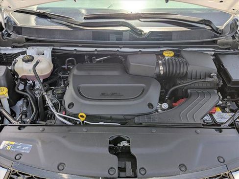 Used 2025 Chrysler Pacifica Limited FWD image 24