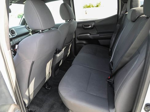 Certified 2018 Toyota Tacoma TRD Off-Road w/ Technology Package AWD/4WD image 18