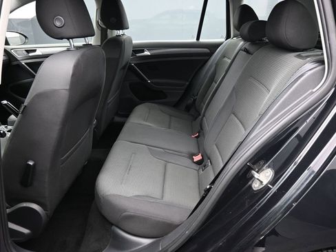 Used 2018 Volkswagen Golf S image 34