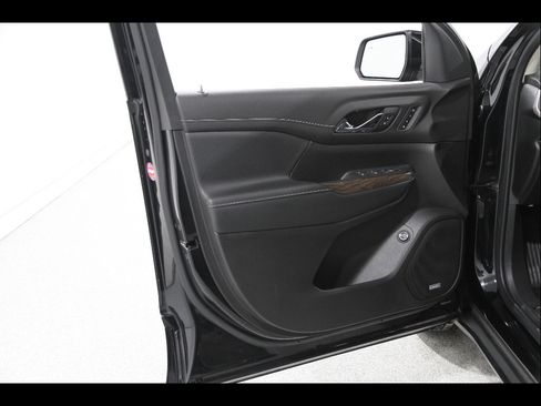 Used 2021 GMC Acadia Denali w/ LPO, Floor Liner Package FWD image 4