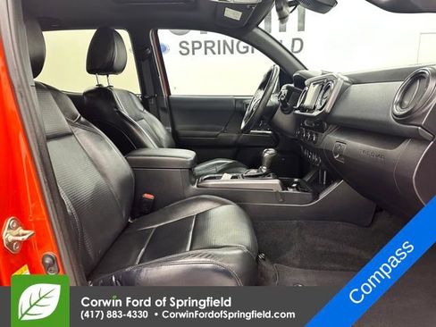 Used 2018 Toyota Tacoma TRD Sport w/ TRD Premium Sport Package image 9