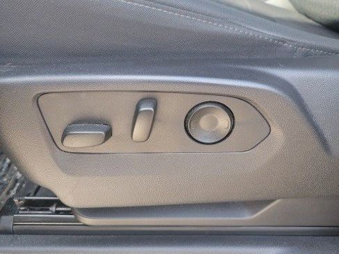 Used 2024 Chevrolet Silverado 1500 LT image 17