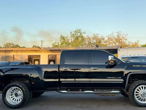 Used 2019 GMC Sierra 3500 Denali w/ Duramax Plus Package AWD/4WD image 4