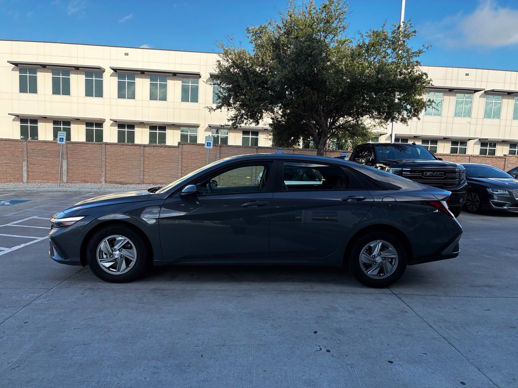 Certified 2026 Hyundai Elantra SE FWD image 2