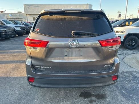 Used 2019 Toyota Highlander XLE image 4