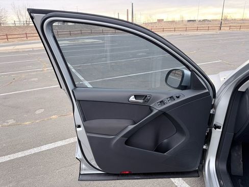 Used 2010 Volkswagen Tiguan S image 13