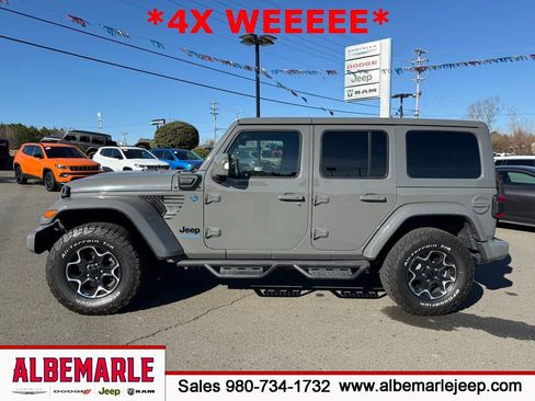 Used 2022 Jeep Wrangler Unlimited Sahara AWD/4WD image 8