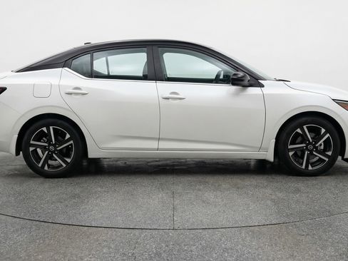 Used 2025 Nissan Sentra SV image 11
