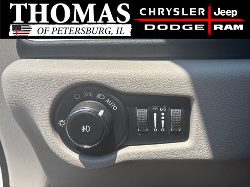 Used 2020 Chrysler Pacifica Touring-L Plus w/ Tire & Wheel Group FWD image 12