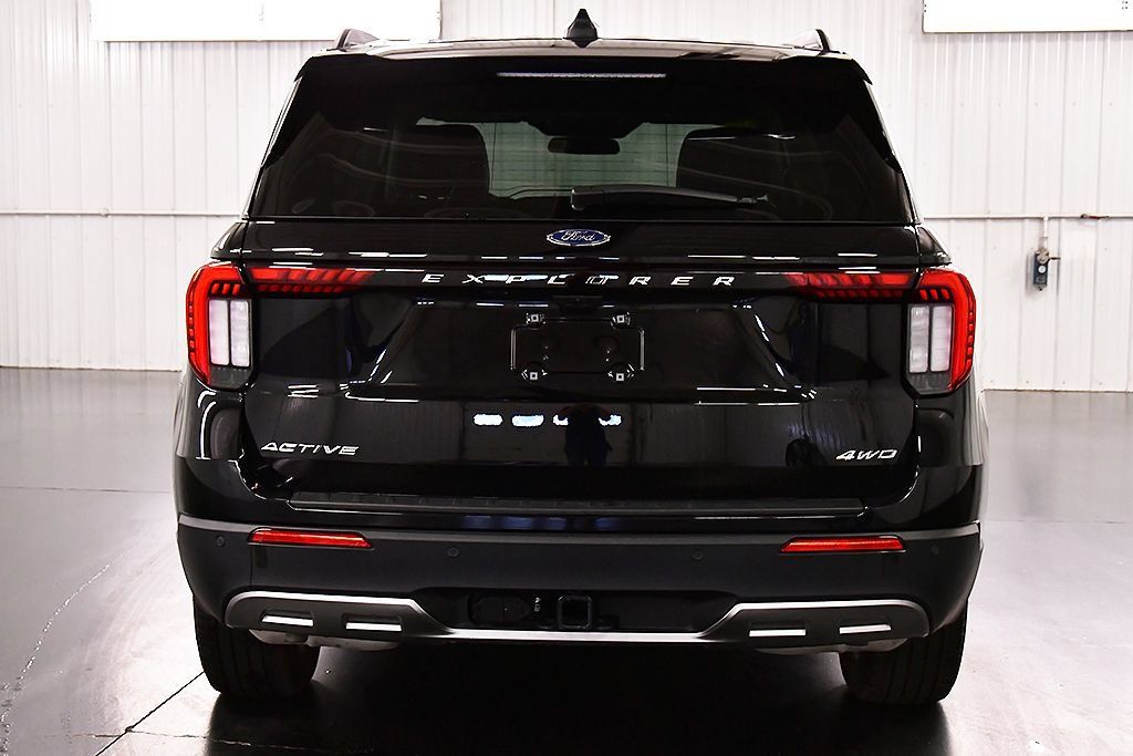 Used 2025 Ford Explorer Active w/ Active Comfort Package AWD/4WD image 6