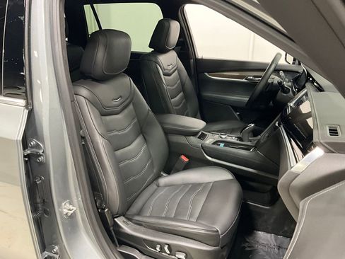 Used 2025 Cadillac XT6 Premium Luxury w/ Platinum Package AWD/4WD image 7