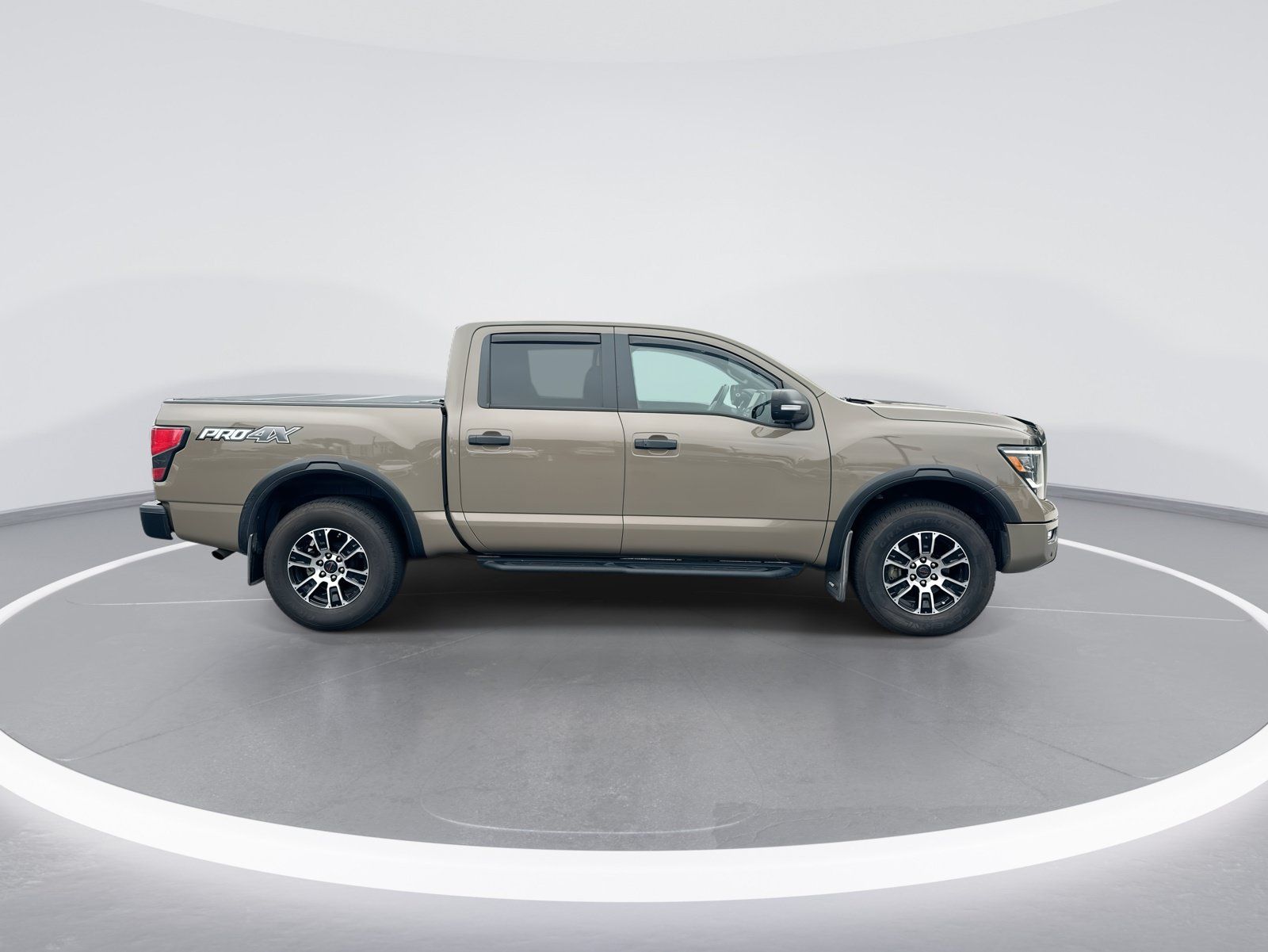 Used 2022 Nissan Titan PRO-4X w/ Pro-4x Convenience Package AWD/4WD image 10