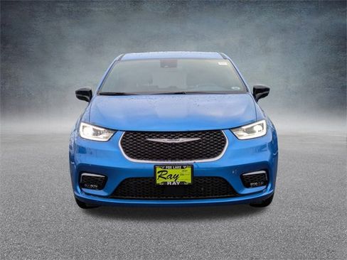 New 2026 Chrysler Pacifica Select image 9