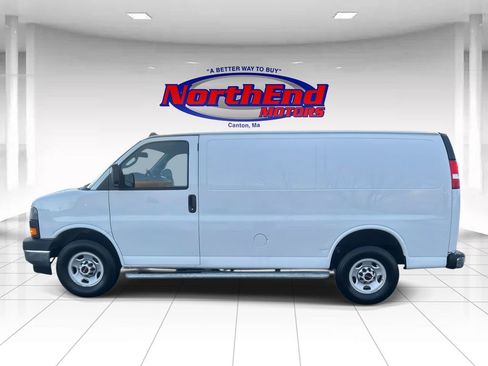 Used 2024 GMC Savana 2500 w/ Driver Convenience Package image 6