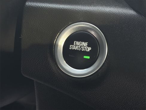 Used 2024 GMC Terrain SLE image 16