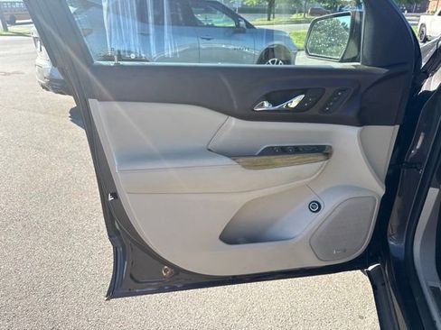 Used 2018 GMC Acadia Denali w/ Technology Package FWD image 14