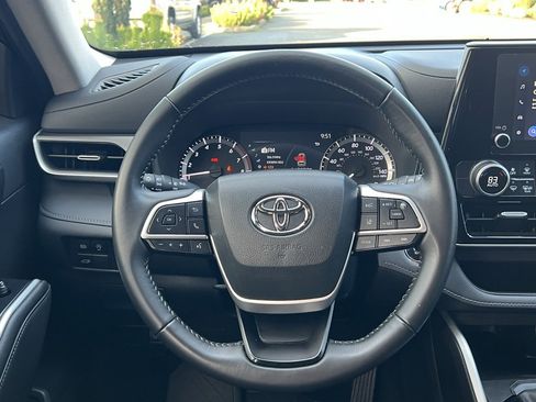 Certified 2023 Toyota Highlander LE image 20