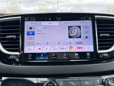 Used 2025 Chrysler Pacifica Select image 10