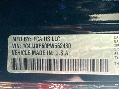 Used 2023 Jeep Wrangler Unlimited Sahara w/ Cold Weather Group AWD/4WD image 28