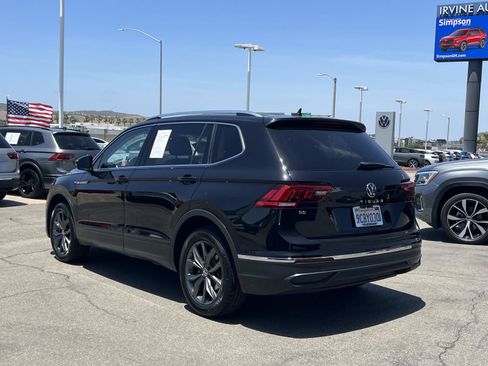 Certified 2022 Volkswagen Tiguan SE FWD image 3