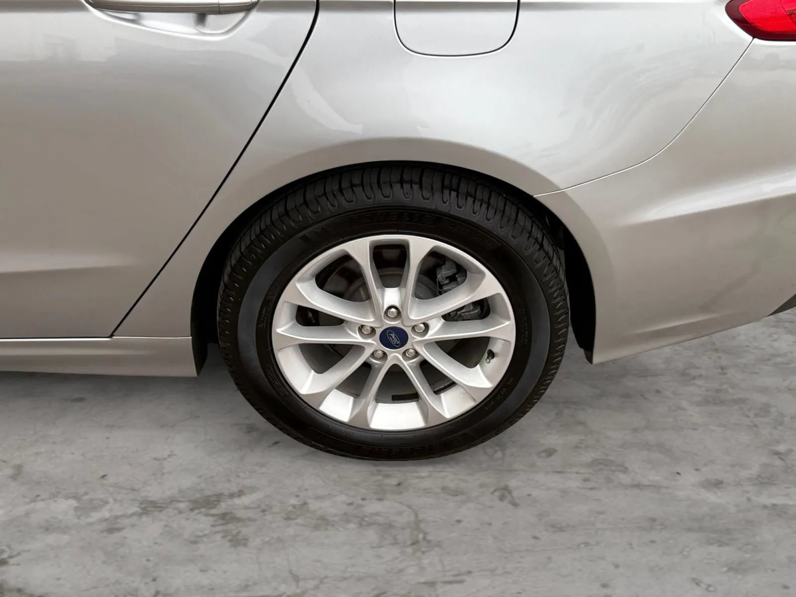 Used 2020 Ford Fusion SE FWD image 44