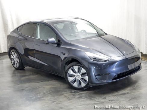 Used 2024 Tesla Model Y Long Range AWD/4WD image 5