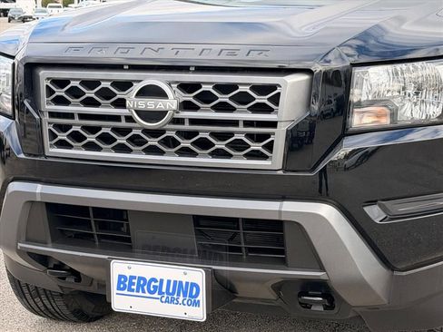 Used 2023 Nissan Frontier SV image 10