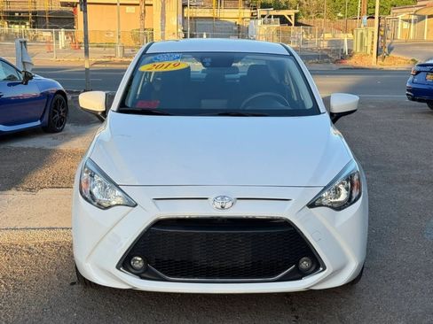 Used 2019 Toyota Yaris LE FWD image 4