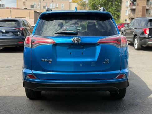 Used 2018 Toyota RAV4 LE image 9