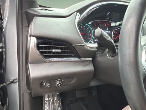 Used 2023 Chevrolet Traverse LT image 21