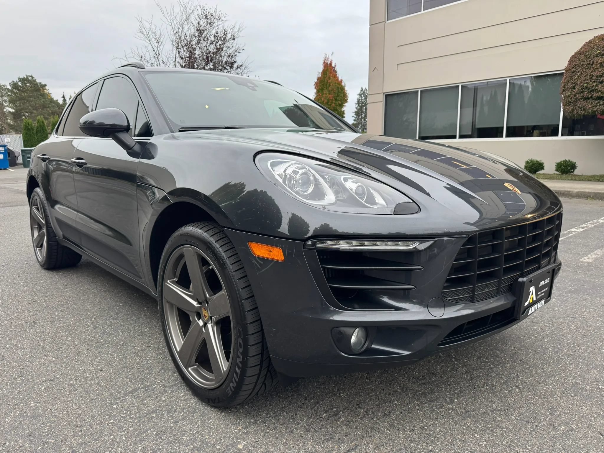 Used 2018 Porsche Macan S AWD/4WD image 2