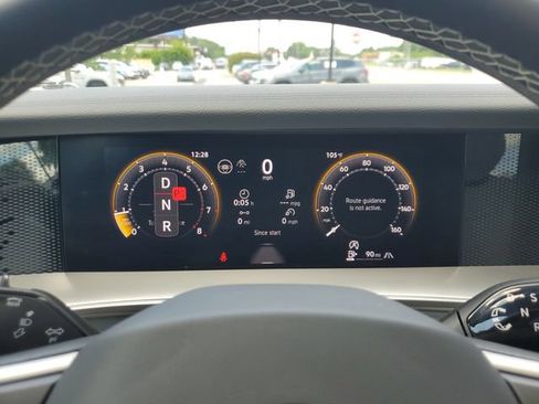 Certified 2025 Volkswagen Tiguan SE w/ Panoramic Sunroof Package AWD/4WD image 24