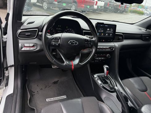 Used 2020 Hyundai Veloster Turbo FWD image 19