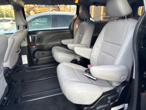 Used 2018 Toyota Sienna Limited Premium AWD/4WD image 13