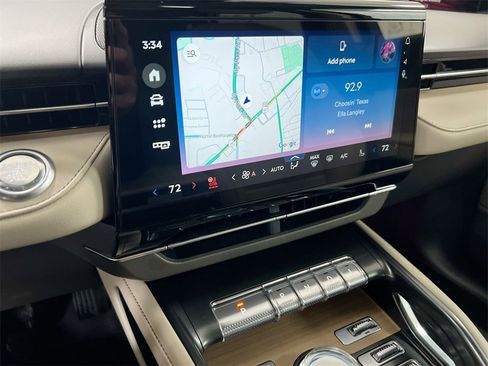 Used 2025 Lincoln Nautilus Reserve image 13