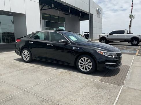 Used 2018 Kia Optima LX w/ 17" Alloy Wheels Package FWD image 9