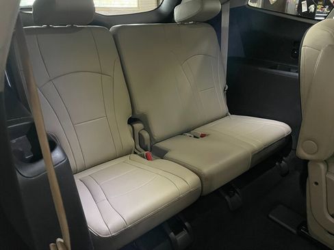 Used 2018 Buick Enclave Essence AWD/4WD image 19