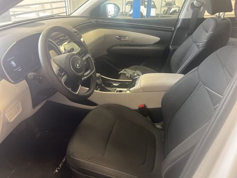 Used 2023 Hyundai Tucson SE AWD/4WD image 3