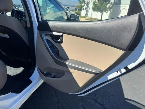 Used 2016 Hyundai Elantra SE image 27