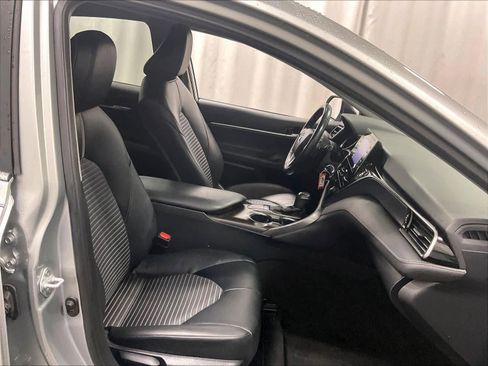 Used 2023 Toyota Camry SE image 11