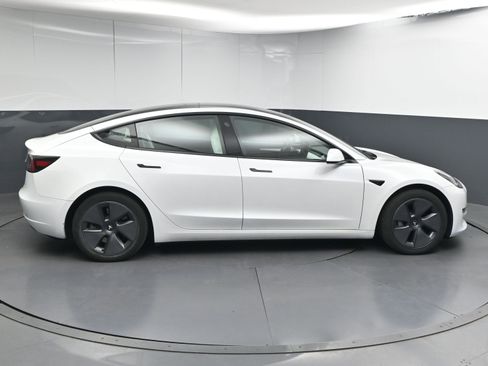 Used 2023 Tesla Model 3 Standard Range image 9
