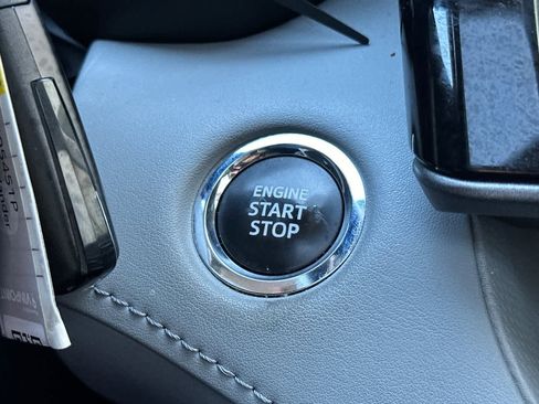 Used 2023 Toyota Highlander Limited image 25